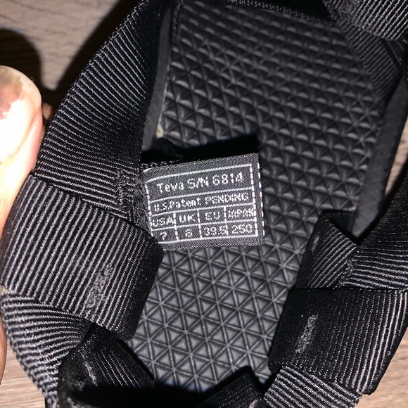 Vintage Men’s Black Teva Sandals with toe loop - Picture 7 of 11